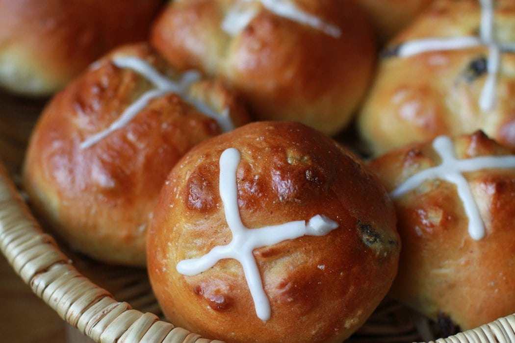 Methods to make do-it-yourself Scorching Cross Buns